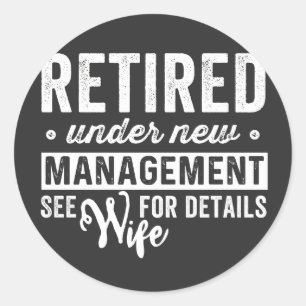 gepensioneerd onder nieuw management zie vrouw voo ronde sticker
