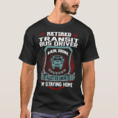 Gepensioneerde chauffeur in transito-bus bij thuis t-shirt (Voorkant)