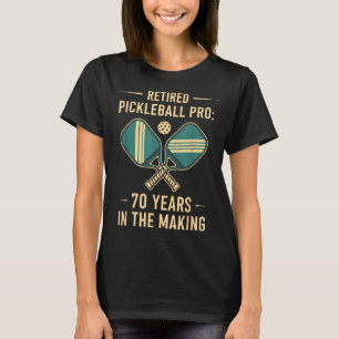 Gepensioneerde pickleball-pro_ 70 jaar peddel trot t-shirt