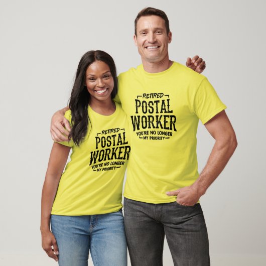 Gepensioneerde postbeambte Mailman Priority Funny T-shirt (Unisex)