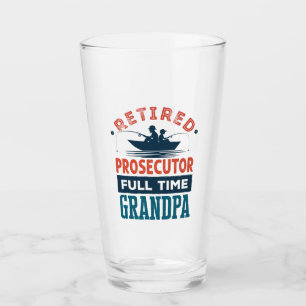 Gepensioneerde procureur fulltime opa pensioen glas