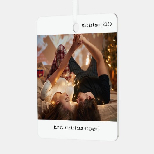 Gepersonaliseerd Afbeelding Onze eerste kerst verl Metalen Ornament (Voorkant links)