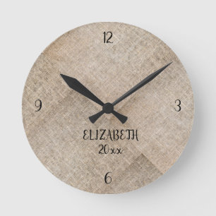 Gepersonaliseerd beige faux linnen ronde klok
