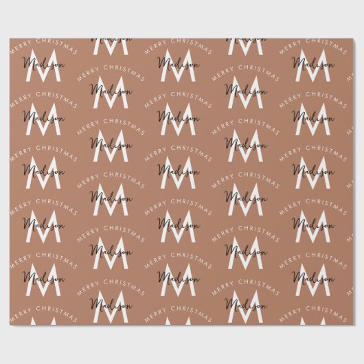 Gepersonaliseerd bruin vrolijk kerstrood monogram cadeaupapier (Vlak)