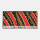 Gepersonaliseerd Elegant Rood en Zwart Bureaumat (Voorkant)