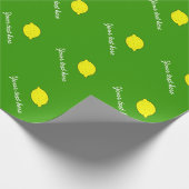 Gepersonaliseerd geel citroenpatroon cadeaupapier (Hoek)