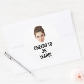 Gepersonaliseerd gezicht 20e 30e 40e 50 verjaardag ronde sticker (Envelop)