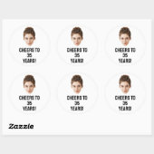 Gepersonaliseerd gezicht 20e 30e 40e 50 verjaardag ronde sticker (Vel)
