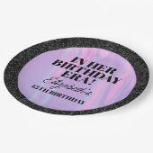 Gepersonaliseerd in haar verjaardagsevenement papieren bordje (Gekanteld)