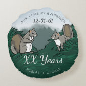 Gepersonaliseerd Jubileum Evergreen Love Eekhoorns Rond Kussen (Achterkant)