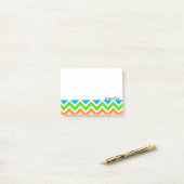 Gepersonaliseerd kleurig Chevron Pattern Post-it® Notes (Op bureau)
