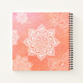 Gepersonaliseerd koraal mandala schetsboek notitieboek (Achterkant)