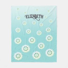 Gepersonaliseerd lichtblauw bloemenpatroon fleece deken