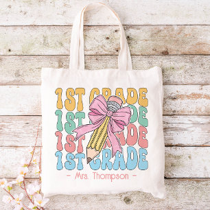 Gepersonaliseerd met naam First Grade Teacher Cust Tote Bag