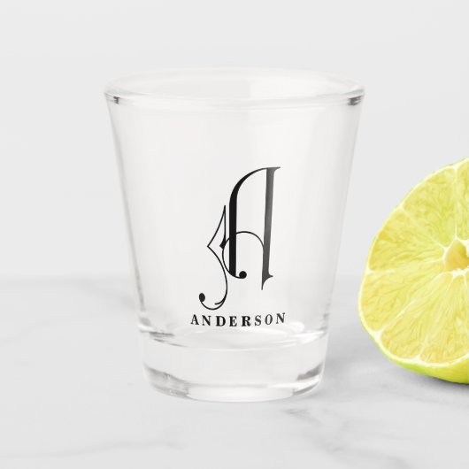 Gepersonaliseerd Monogram Letter A met achternaam Shot Glas (Voorkant)