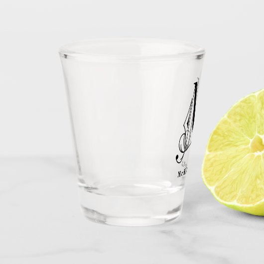 Gepersonaliseerd Monogram Letter M met achternaam Shot Glas (Links)