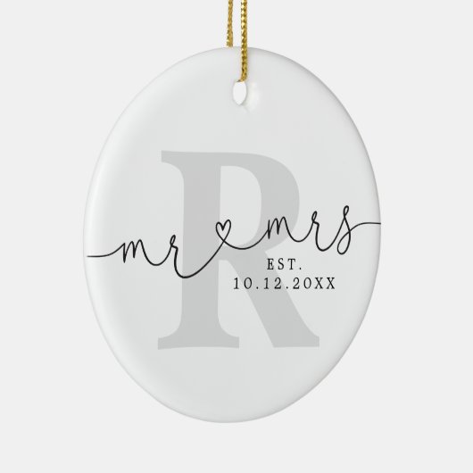 Gepersonaliseerd monogram Mr. Mrs. Keramisch Ornament (Rechts)