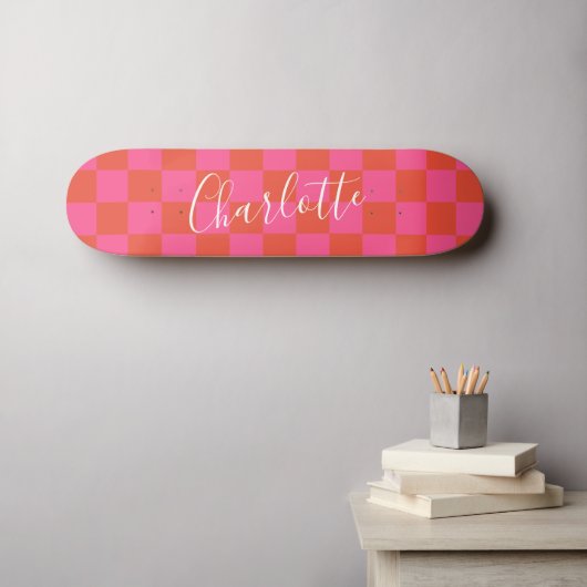 Gepersonaliseerd roze en Oranje Checkerboard Patro Skateboard (Muurkunst (Horizontaal))