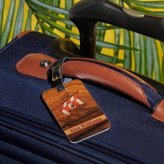 Gepersonaliseerd Simulated Wood Grain Vikings Long Bagagelabel (Voorkant Insitu 1)