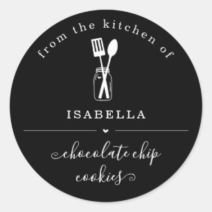 Gepersonaliseerd uit de keuken op zwarte achtergro ronde sticker