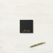 Gepersonaliseerd zwart Gold Script-monogram Post-it® Notes (Op bureau)