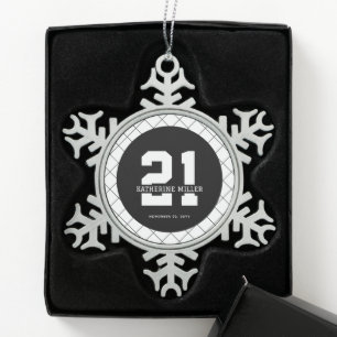 Gepersonaliseerde 21ste verjaardag Modern en Elega Tin Sneeuwvlok Ornament