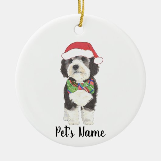 Gepersonaliseerde Bernedoodle Santa Hat & Bowtie Keramisch Ornament (Voorkant)