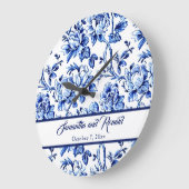 Gepersonaliseerde Blauw en Wit Bloemen Toile Bruil Grote Klok (Hoek)
