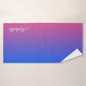 Gepersonaliseerde blauwe en roze ombre gradiënt badhanddoek (Badhanddoek)