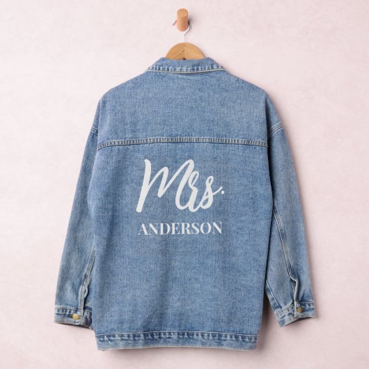 Gepersonaliseerde bruiloft achternaam Mrs Denim Ja Denim Jacket (Hangar)