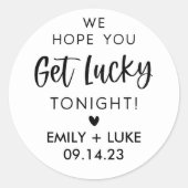 Gepersonaliseerde bruiloft loterij ticket gunst ronde sticker (Voorkant)