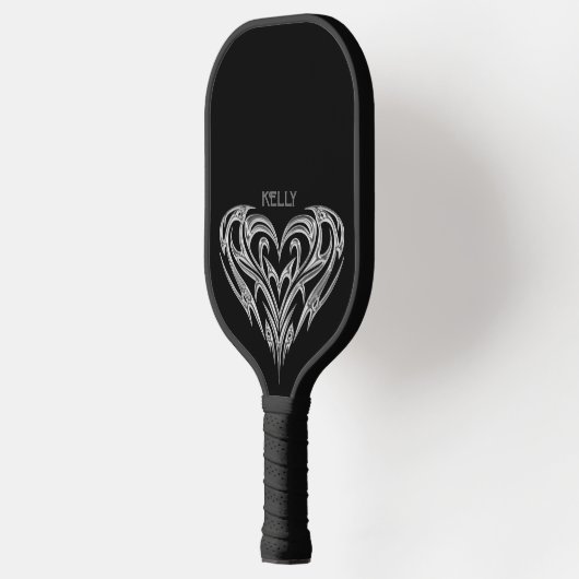Gepersonaliseerde Chrome Tribal Heart op zwart Pickleball Paddle (Links)