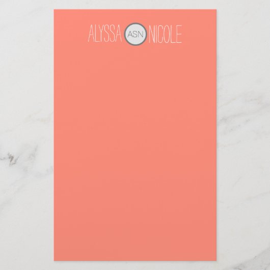 Gepersonaliseerde Coral White Name Monogram Briefpapier (Voorkant)