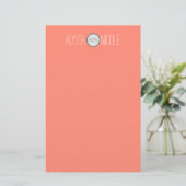 Gepersonaliseerde Coral White Name Monogram Briefpapier (Staand voorkant)