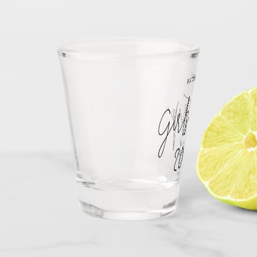 Gepersonaliseerde Elegant Meisjes Trip Script Typo Shot Glas (Links)