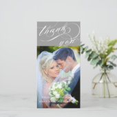 Gepersonaliseerde Elegant Script Wedding Bedankt (Staand voorkant)