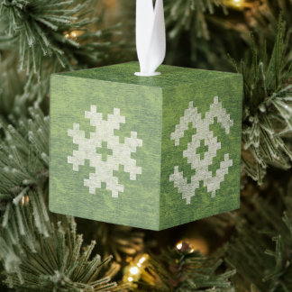 Gepersonaliseerde Etnische Baltische Groene Pixela Kubus Ornament