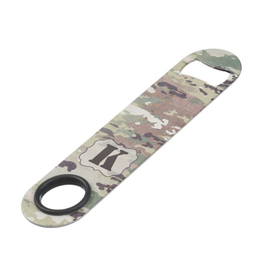 Gepersonaliseerde flesopener Army OCP Camo Uniform Speed Flessenopener (Voorkant Gekanteld)