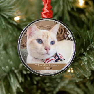 Gepersonaliseerde foto Kat's Eerste Kerstmis Metalen Ornament