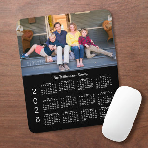 Gepersonaliseerde foto naam zwart 2026 Kalender Muismat