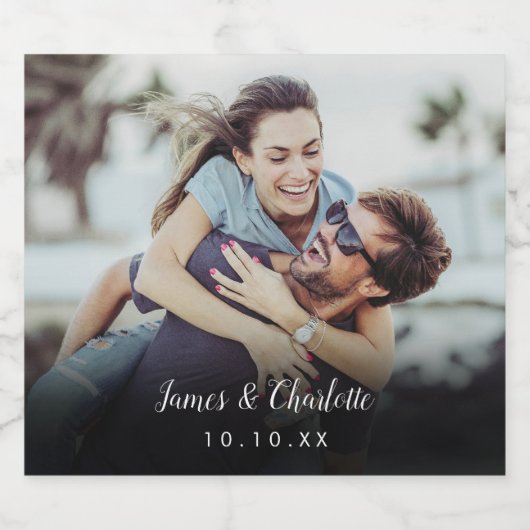 Gepersonaliseerde foto Script Naam Datum Modern Sparkling Wijnetiket (Enkel label)