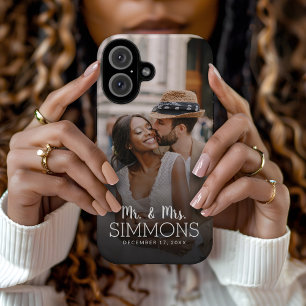 Gepersonaliseerde foto van Mr en Mrs Monogram Wedd iPhone 16 Hoesje