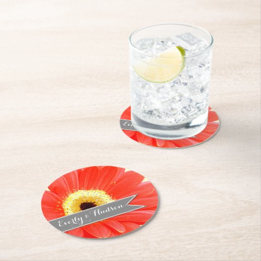 Gepersonaliseerde Gerber koraal geel grijs bloemen Ronde Kartonnen Onderzetter (Insitu)