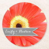 Gepersonaliseerde Gerber koraal geel grijs bloemen Ronde Kartonnen Onderzetter (Voorkant)