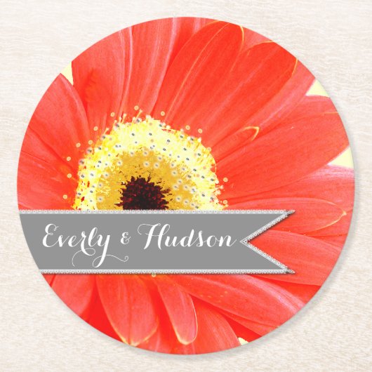 Gepersonaliseerde Gerber koraal geel grijs bloemen Ronde Kartonnen Onderzetter (Voorkant)