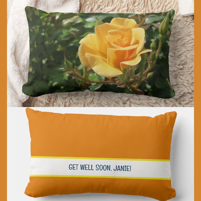 Gepersonaliseerde Get Well Soon Collega Gele Roos Kussen (Modern, elegant Get Well Soon personalized name accent pillow coworker friend. Photo of  yellow rose)