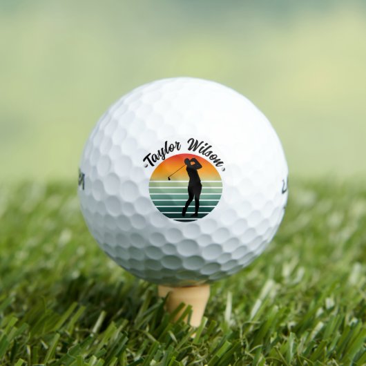 Gepersonaliseerde golfballen met Retro Sunset Desi (Insitu Shirt)