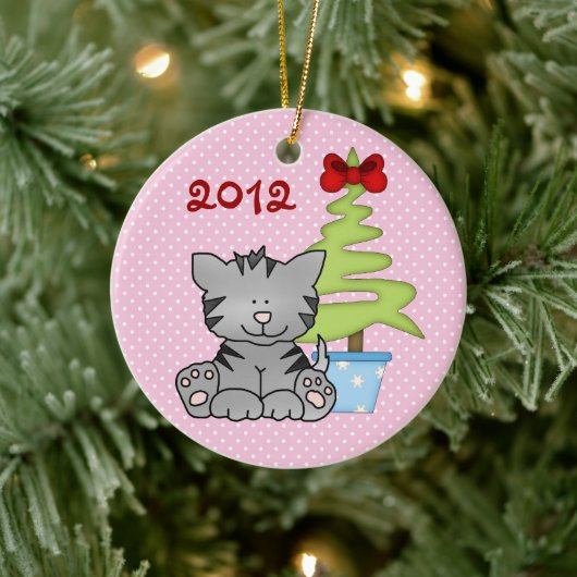 Gepersonaliseerde grijze kat op de eerste kerstdag keramisch ornament (Boom)