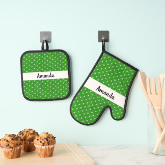 Gepersonaliseerde groene en witte polka dot ovenwant & pannenlap set
