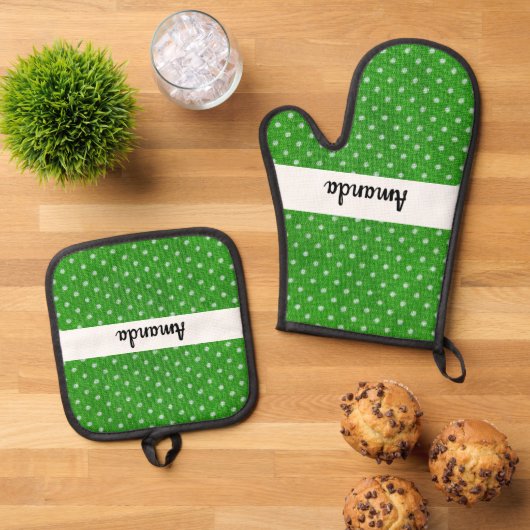Gepersonaliseerde groene en witte polka dot ovenwant & pannenlap set (Top down)